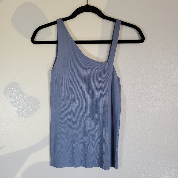 Asymmetrical Tank Top - Picture 2 of 3